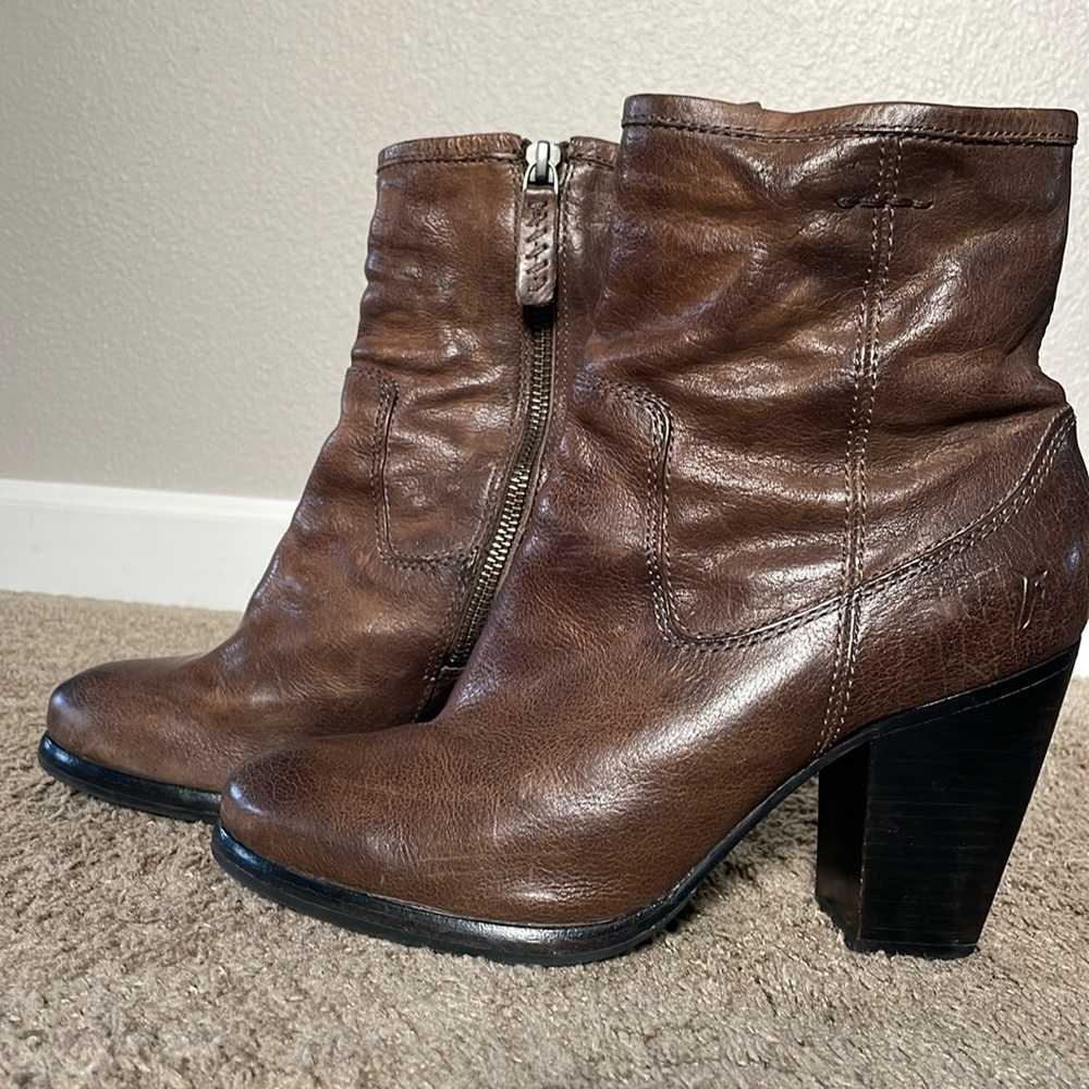 FRYE BOOTS (like new)